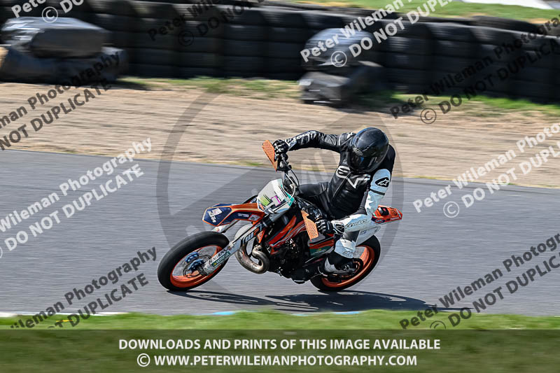 enduro digital images;event digital images;eventdigitalimages;lydden hill;lydden no limits trackday;lydden photographs;lydden trackday photographs;no limits trackdays;peter wileman photography;racing digital images;trackday digital images;trackday photos